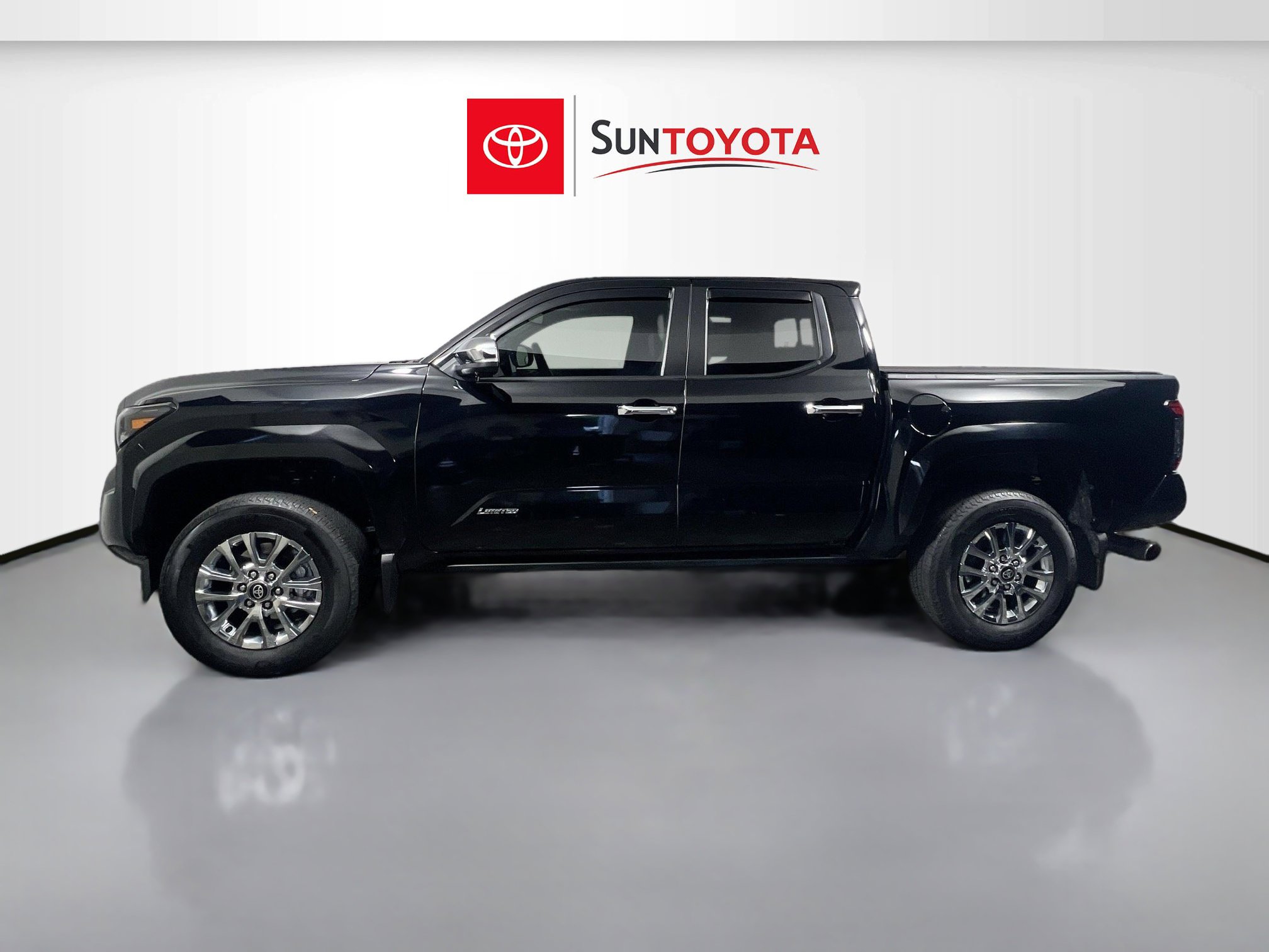 Used 2024 Toyota Tacoma Limited w/ Limited Package (LT) image 7
