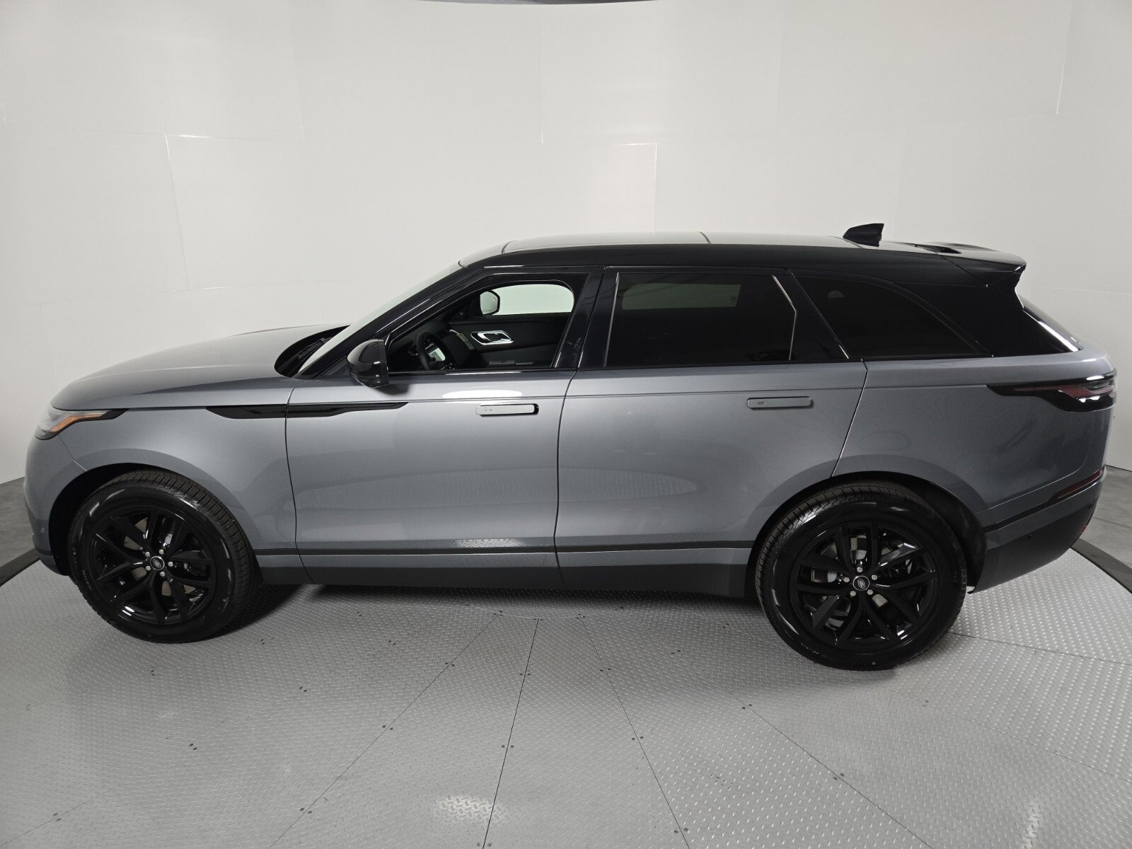 New 2026 Land Rover Range Rover Velar S image 6