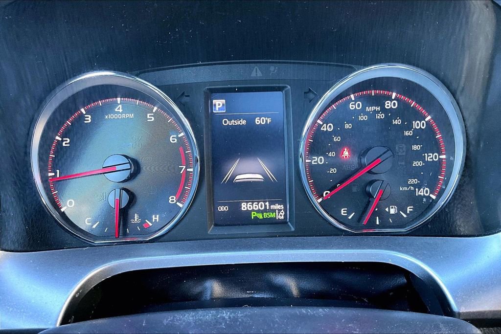 Used 2018 Toyota RAV4 SE w/ Advanced Technology Package image 13
