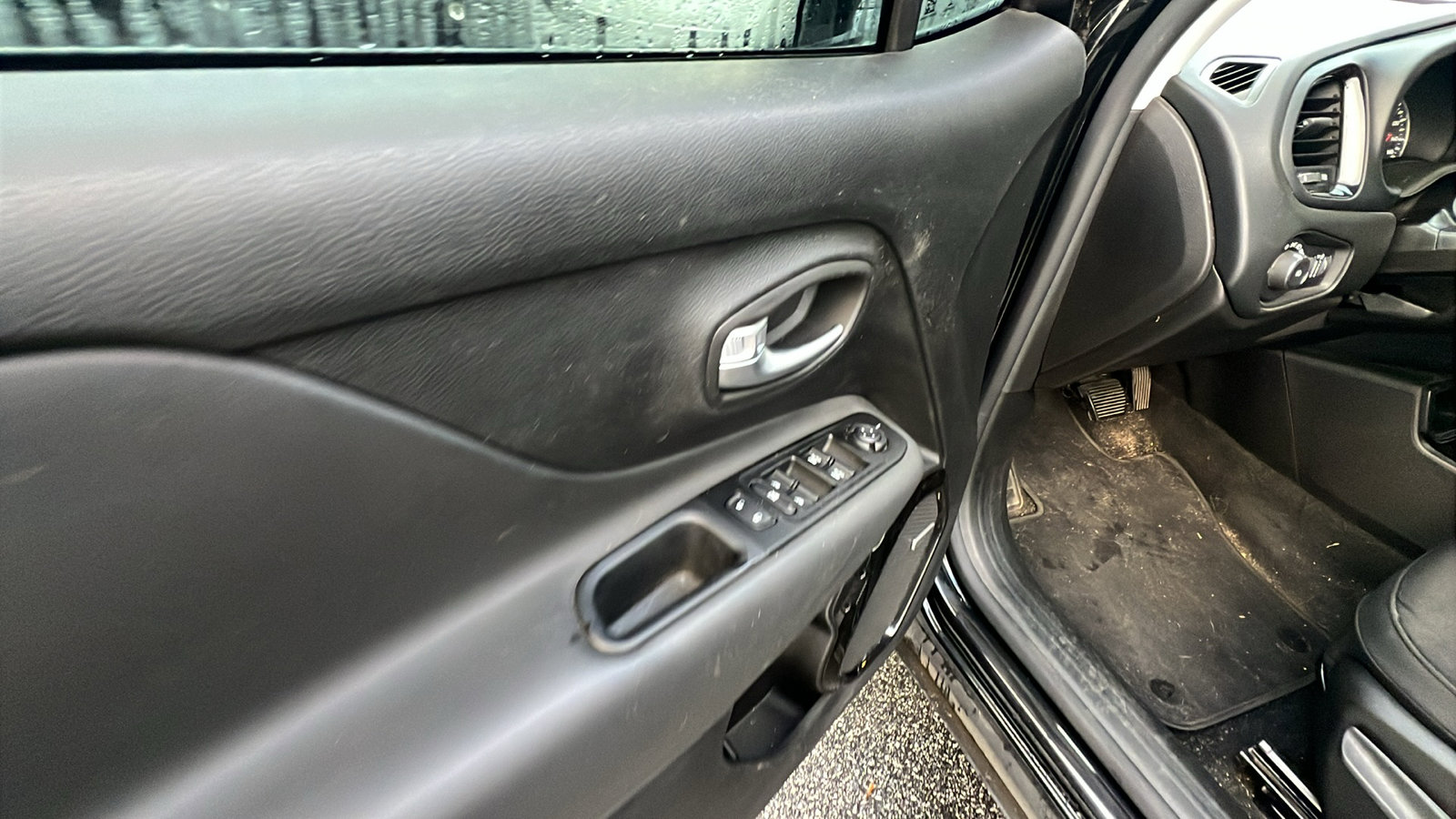 Used 2020 Jeep Renegade Altitude image 15