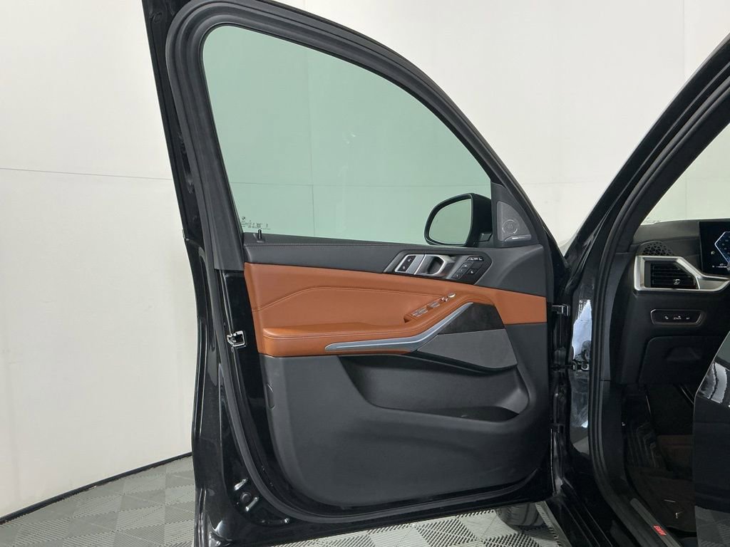 Certified 2025 BMW X7 xDrive40i AWD/4WD image 19