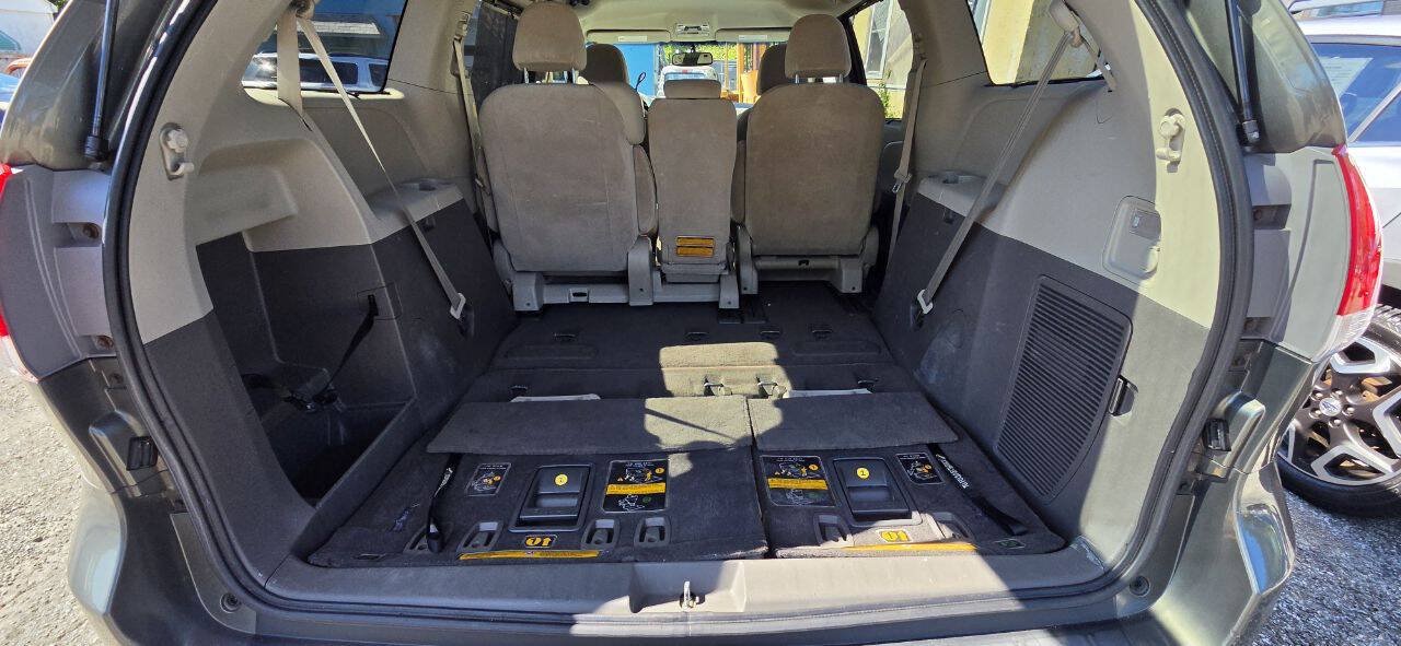 Used 2011 Toyota Sienna LE FWD image 20