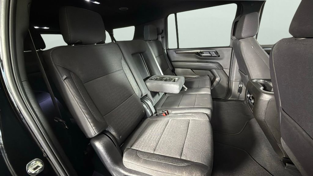 Used 2025 Chevrolet Suburban LS image 33