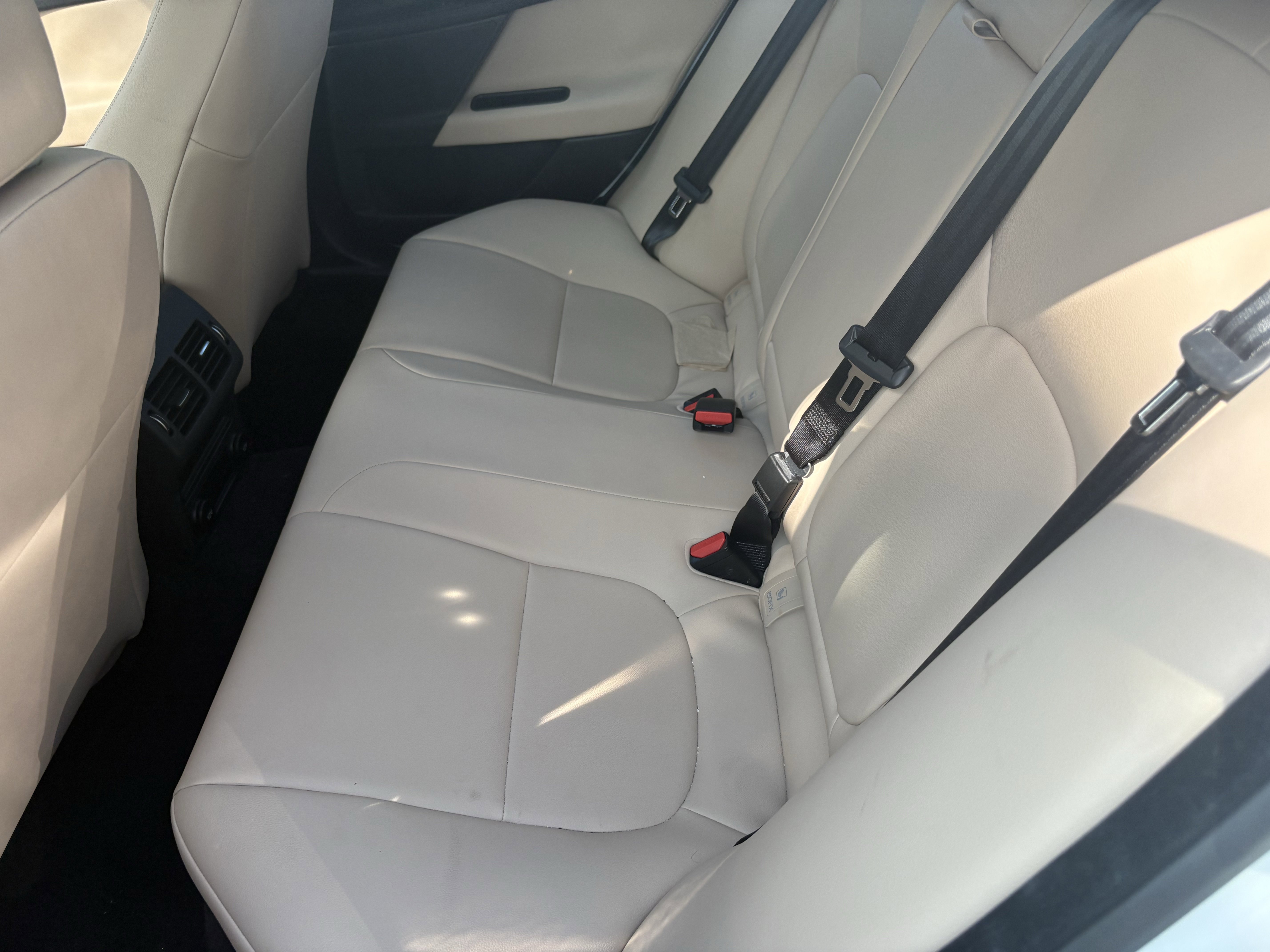 Used 2017 Jaguar XE Premium image 9