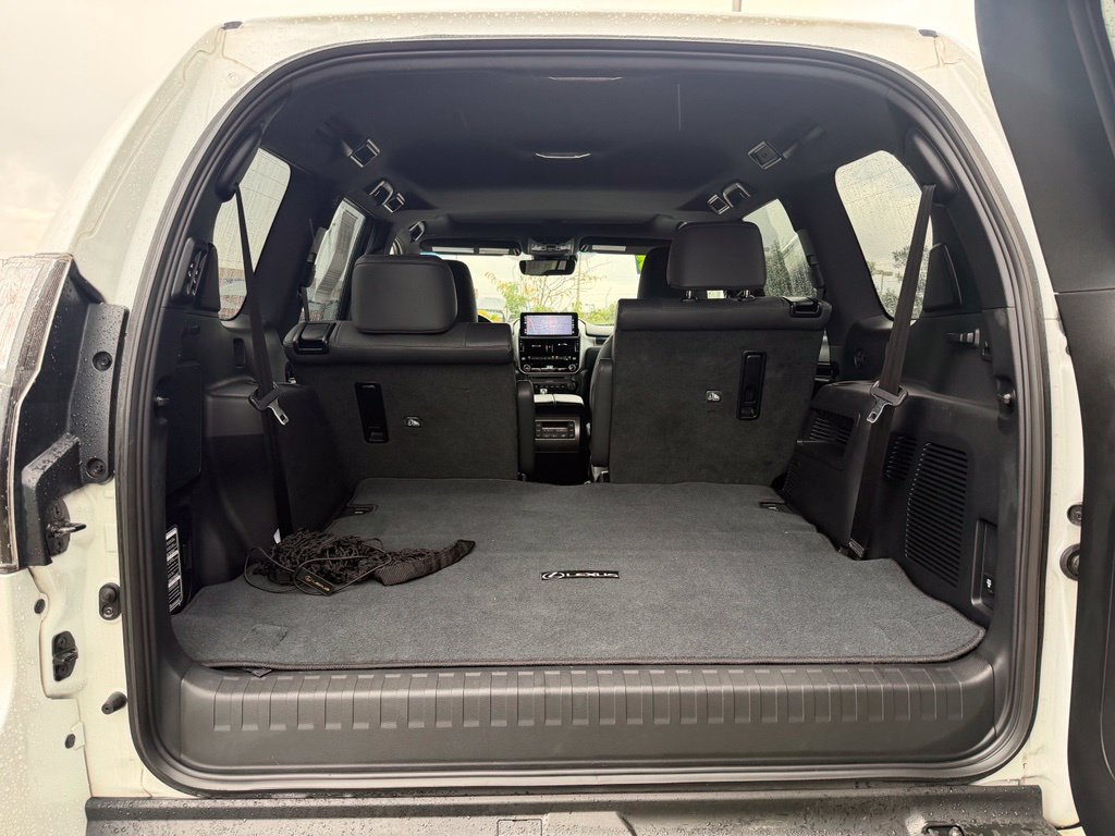 Used 2023 Lexus GX 460 Premium w/ Accessory Package AWD/4WD image 27