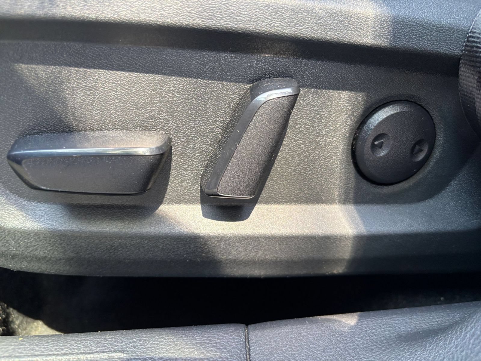 Used 2025 Nissan Rogue SV FWD image 21
