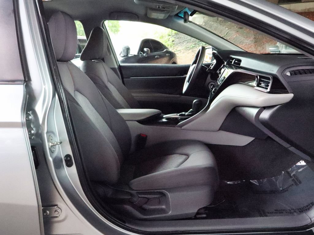 Used 2020 Toyota Camry LE FWD image 20