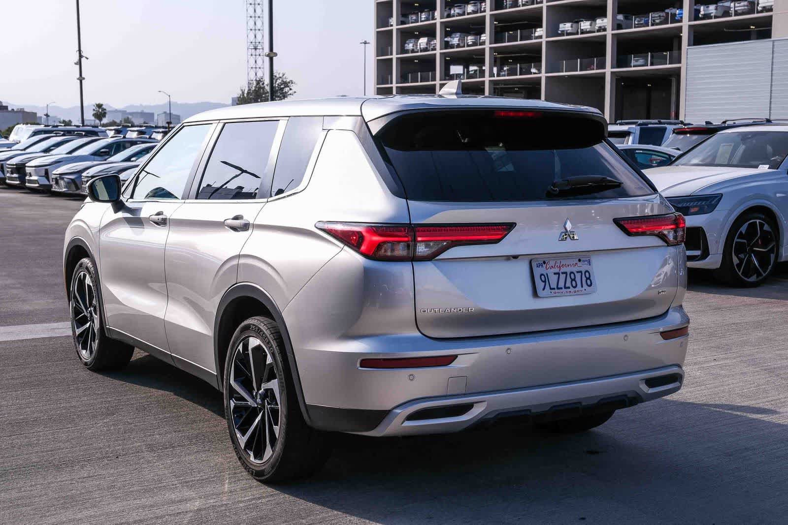 Used 2024 Mitsubishi Outlander SE AWD/4WD image 6