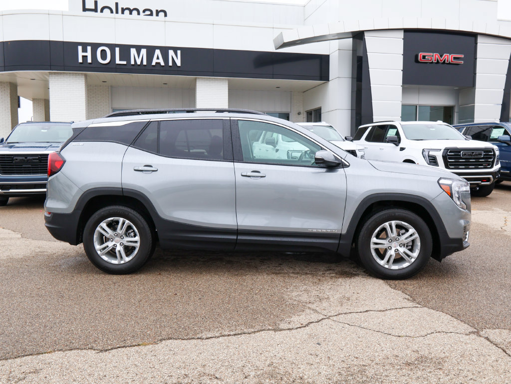 Used 2023 GMC Terrain SLE w/ Driver Convenience Package FWD image 2