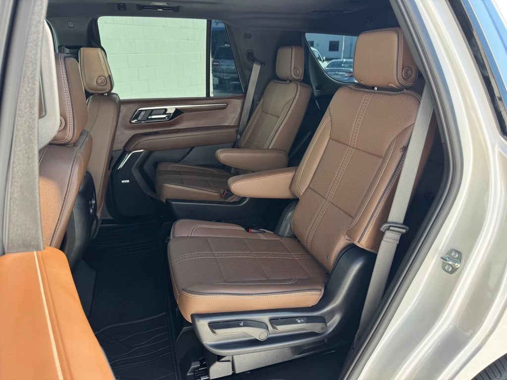 Used 2025 Chevrolet Tahoe High Country AWD/4WD image 22