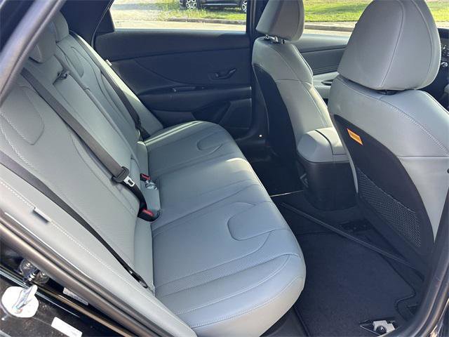 New 2025 Hyundai Elantra Limited image 15