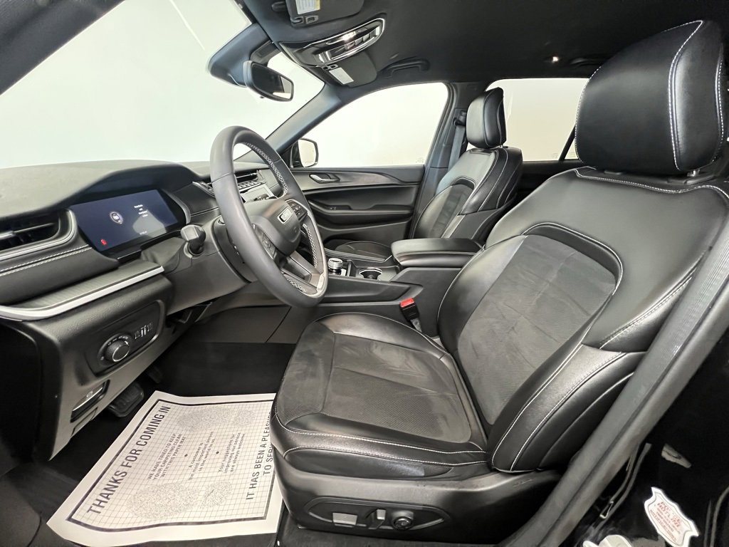 Used 2024 Jeep Grand Cherokee Altitude image 4