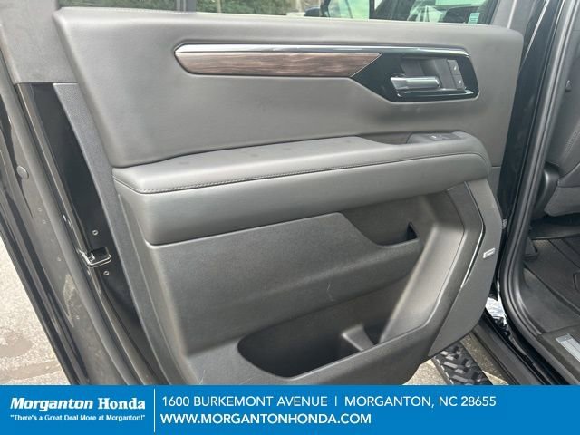 Used 2025 Chevrolet Suburban Z71 w/ Comfort Package image 30