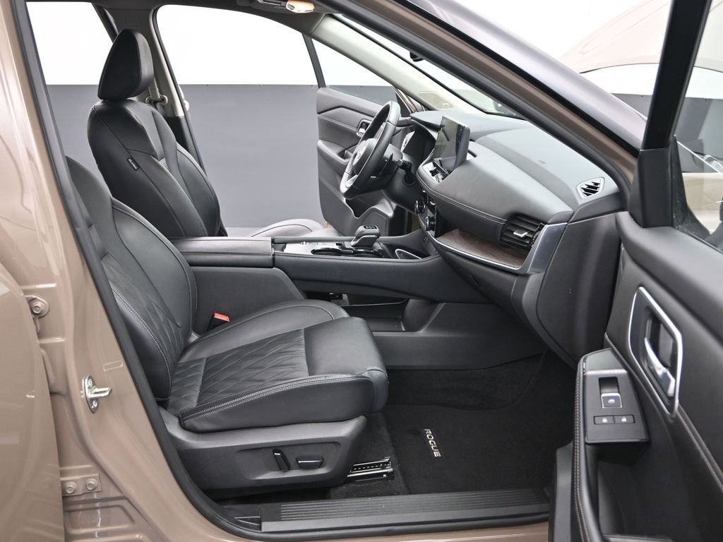 Used 2024 Nissan Rogue Platinum image 20