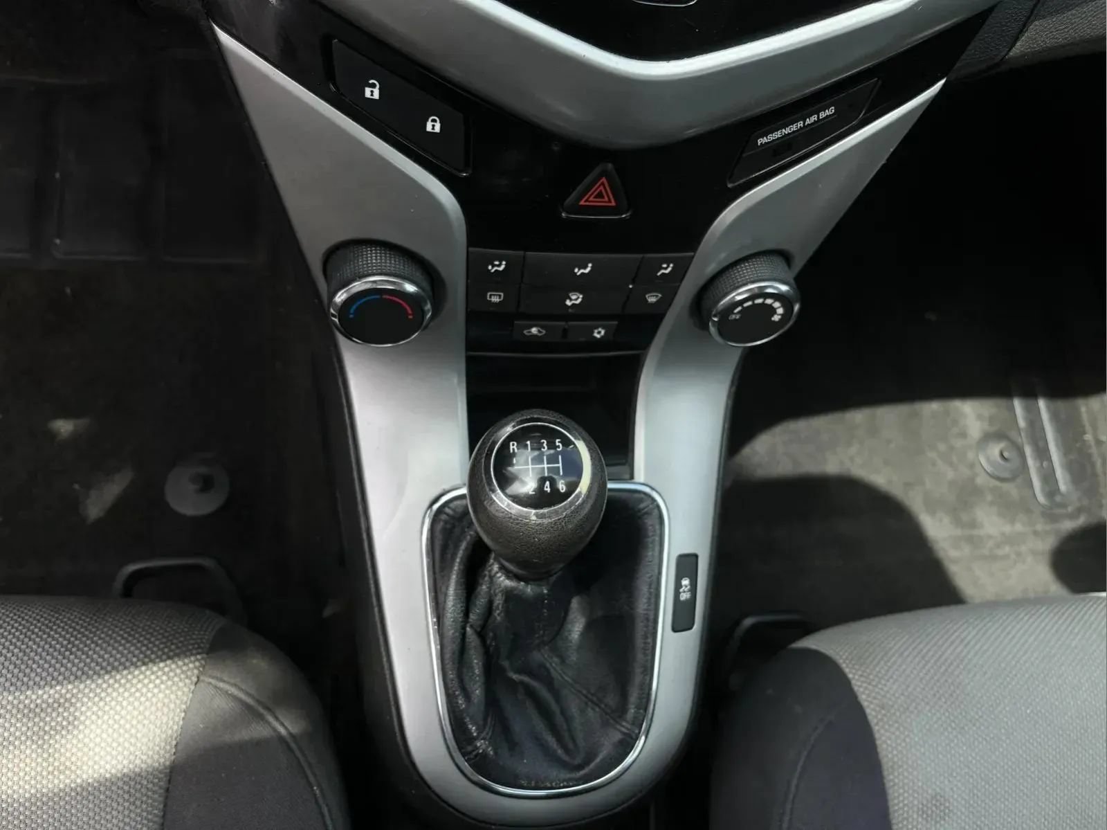 Used 2013 Chevrolet Cruze LS FWD image 12