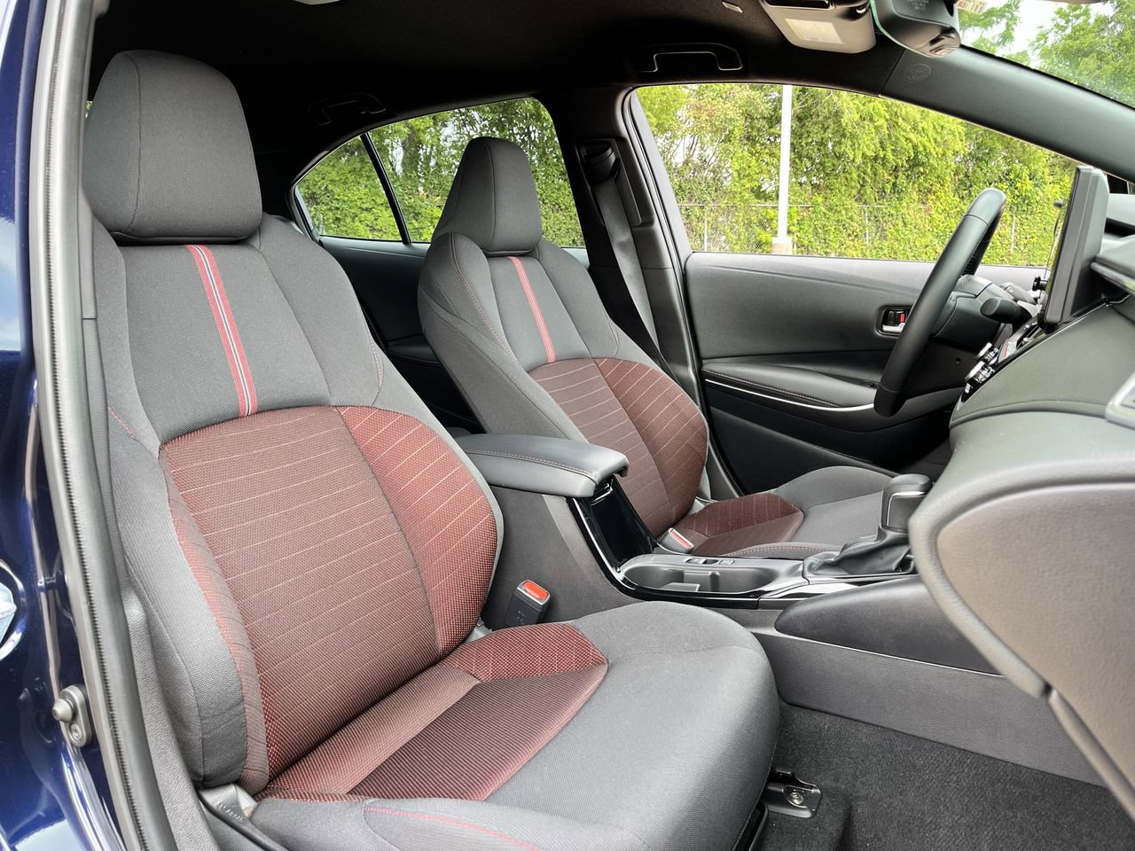 Used 2025 Toyota Corolla SE FWD image 24