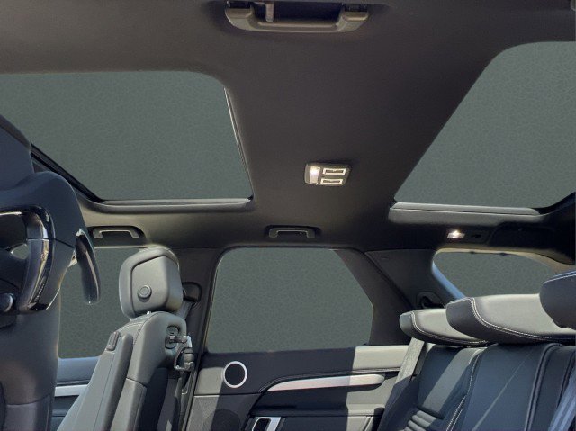 New 2025 Land Rover Discovery Dynamic SE image 17