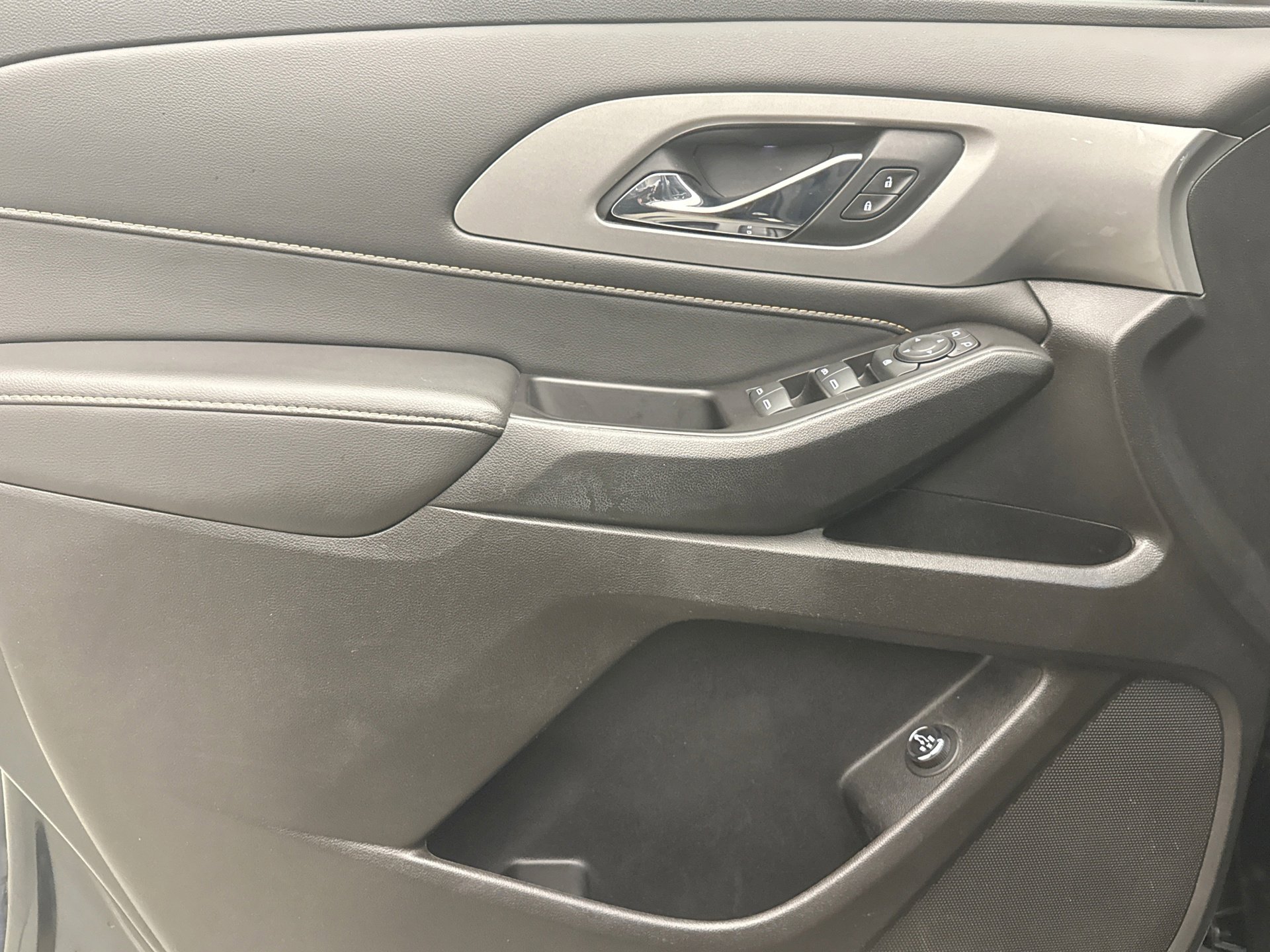 Used 2020 Chevrolet Traverse LT image 9