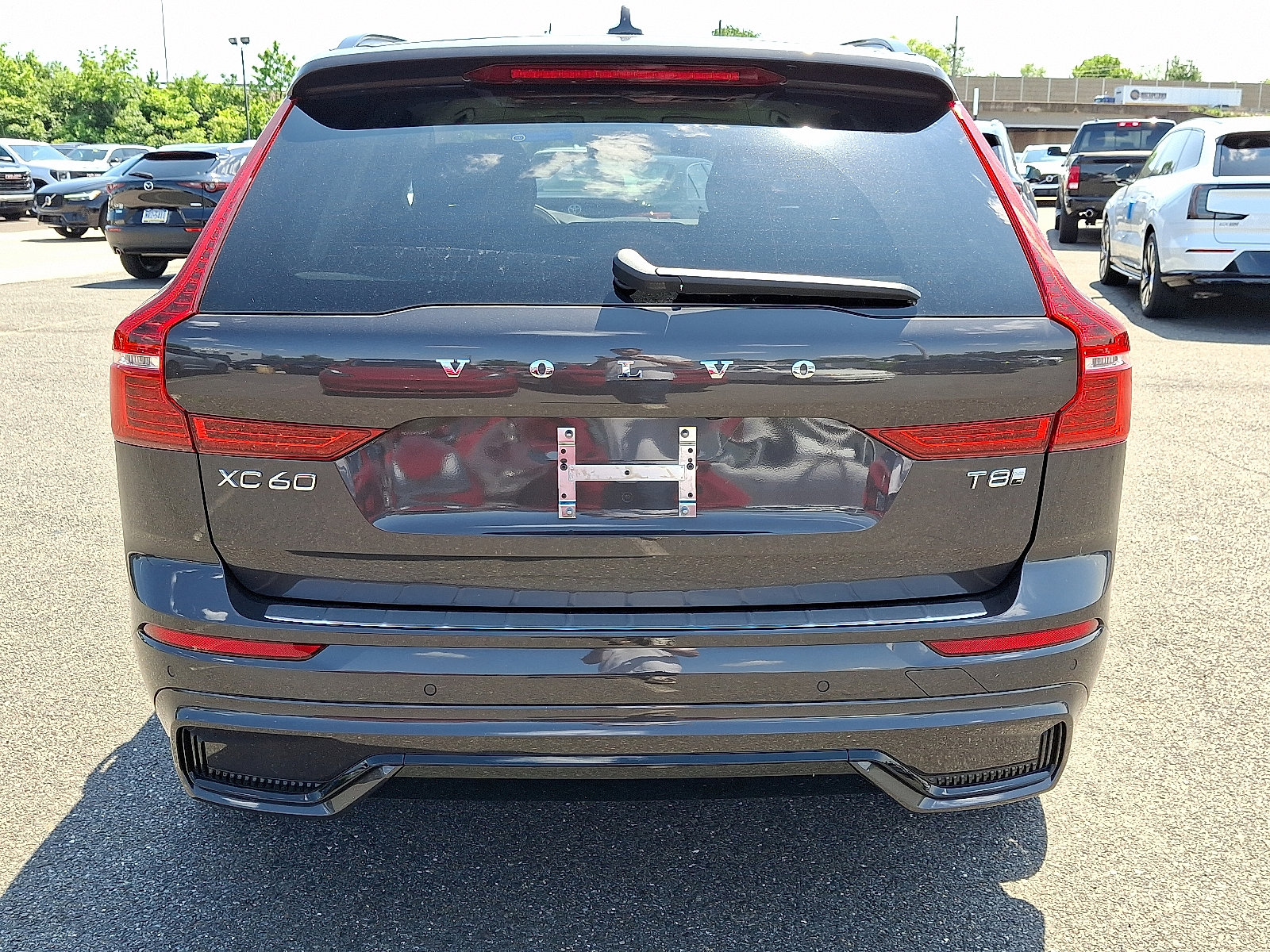 Used 2025 Volvo XC60 T8 Plus w/ Protection Package Premier image 5