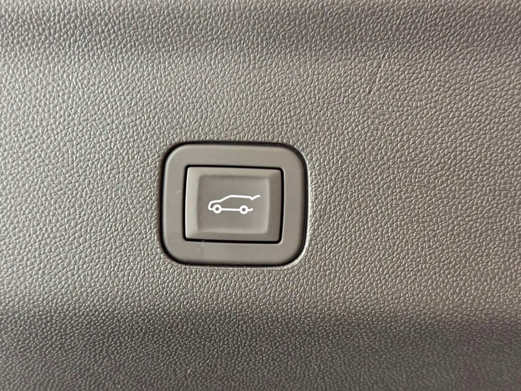 Used 2026 Cadillac Escalade Platinum Sport w/ LPO, ONYX Package AWD/4WD image 18