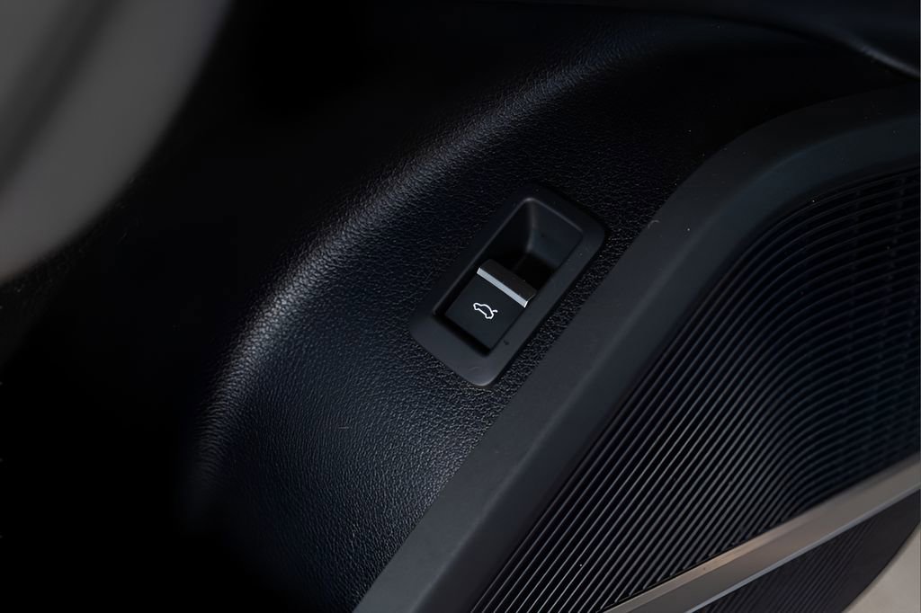 Used 2020 Audi SQ5 Premium Plus w/ Premium Plus Package image 38