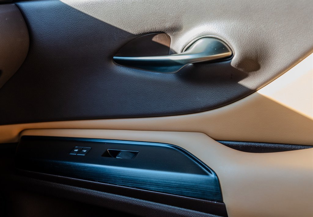 Used 2020 Lexus ES 350 w/ Premium Package image 24