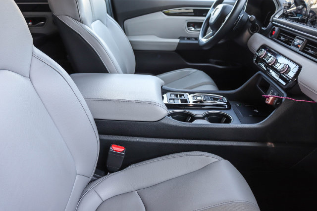Certified 2025 Honda Pilot Touring image 17
