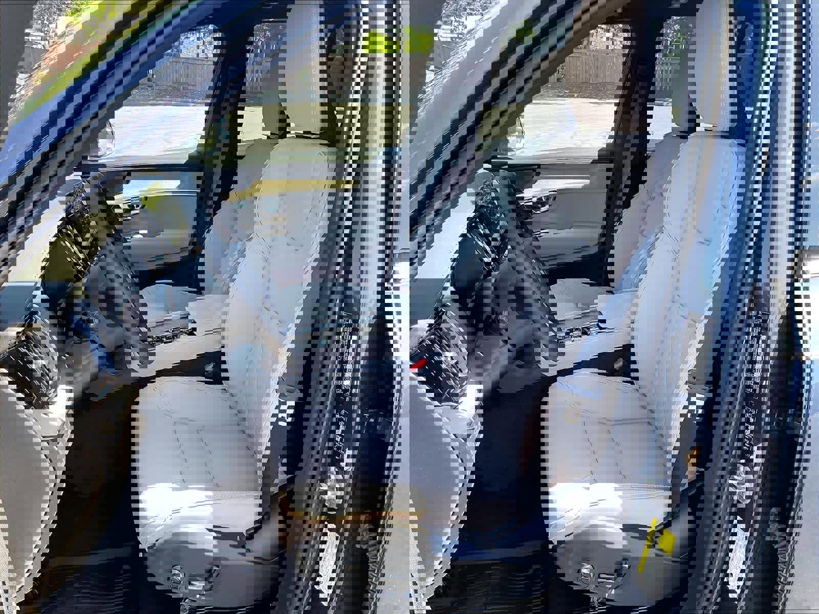 New 2026 Volvo XC90 B6 Plus w/ Protection Package Premier image 11