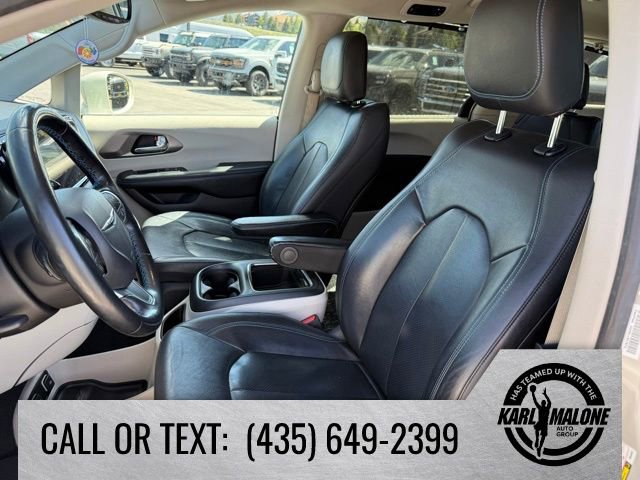 Used 2021 Chrysler Pacifica Touring-L w/ Premium & Safety Sphere Group FWD image 13