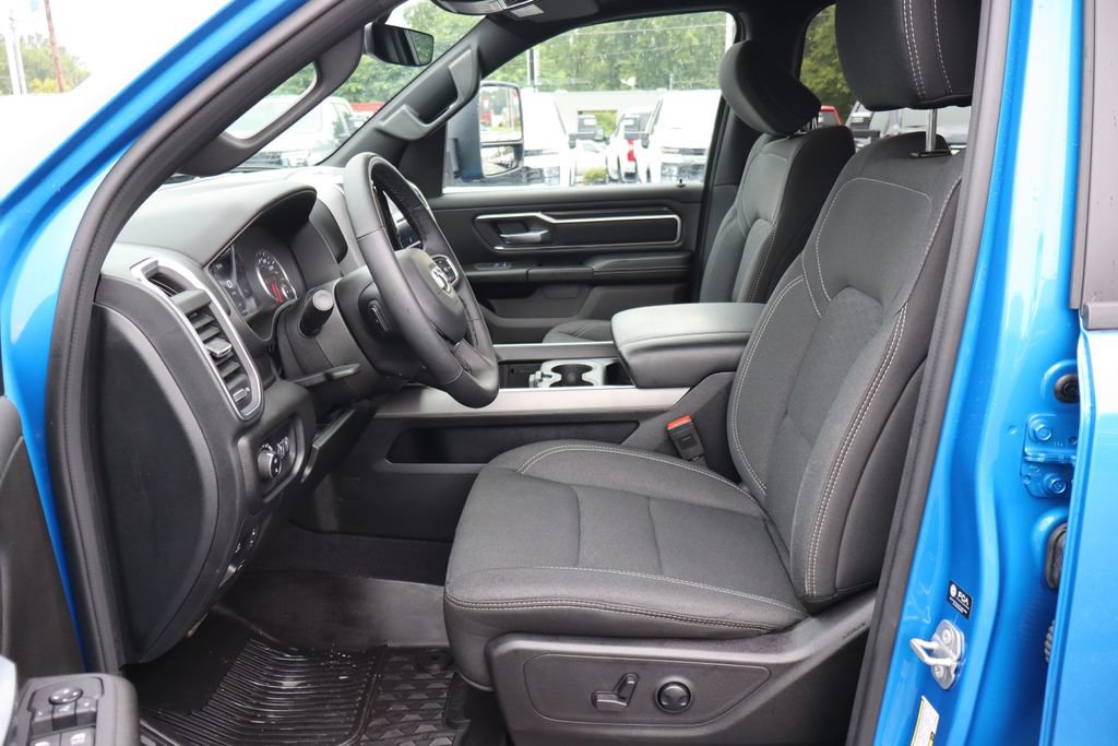 Used 2025 RAM 1500 Big Horn AWD/4WD image 4