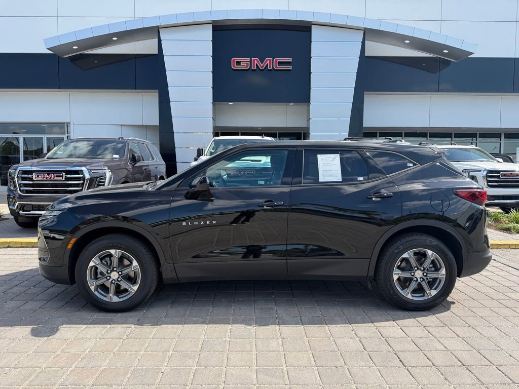 Used 2025 Chevrolet Blazer LT FWD video 1