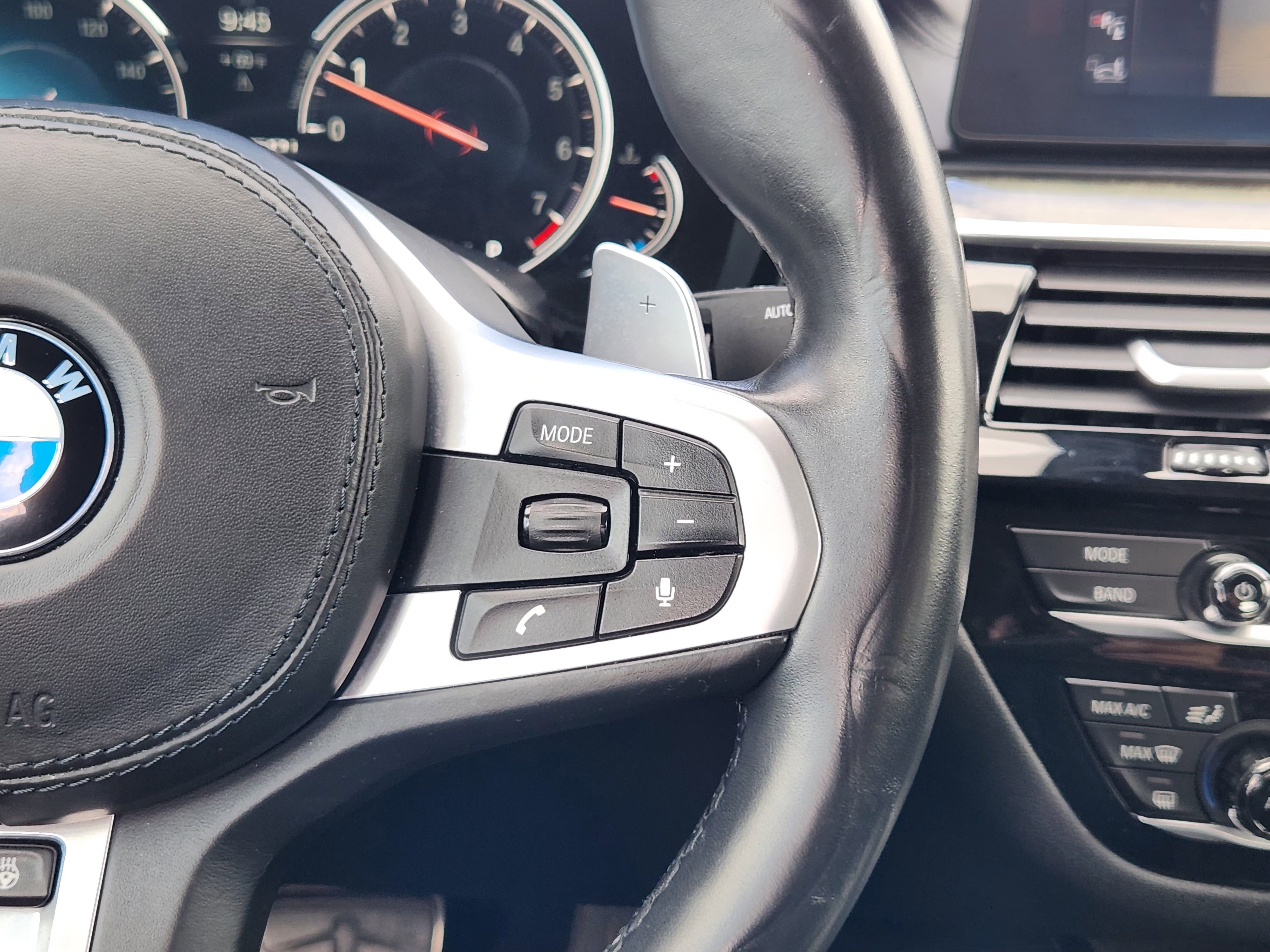 Used 2018 BMW M550i xDrive AWD/4WD image 30