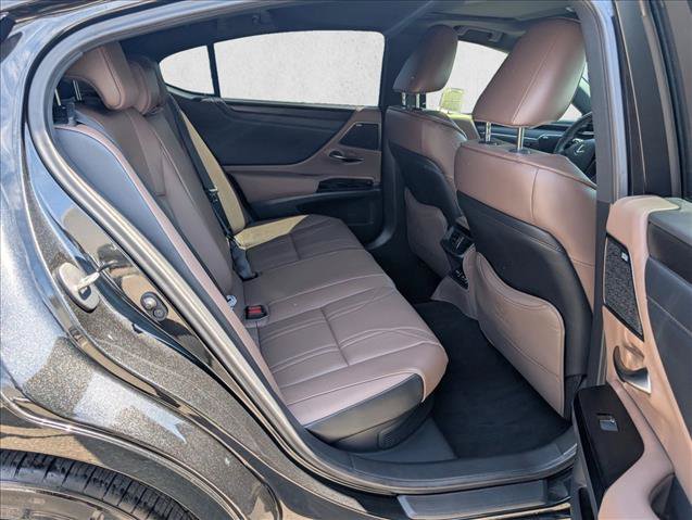 Used 2025 Lexus ES 300h w/ Accessory Package (Z1) FWD image 18