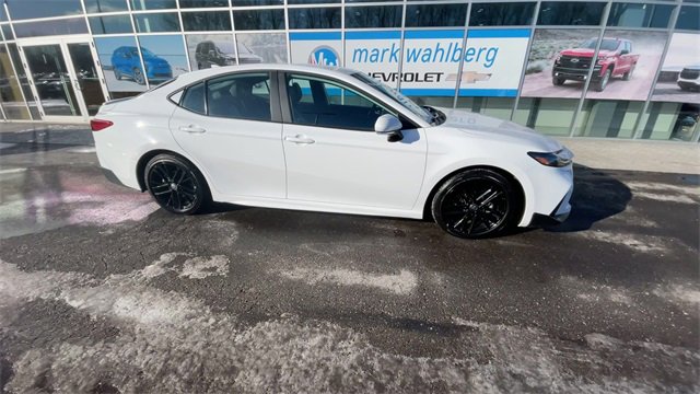 Used 2025 Toyota Camry SE image 9