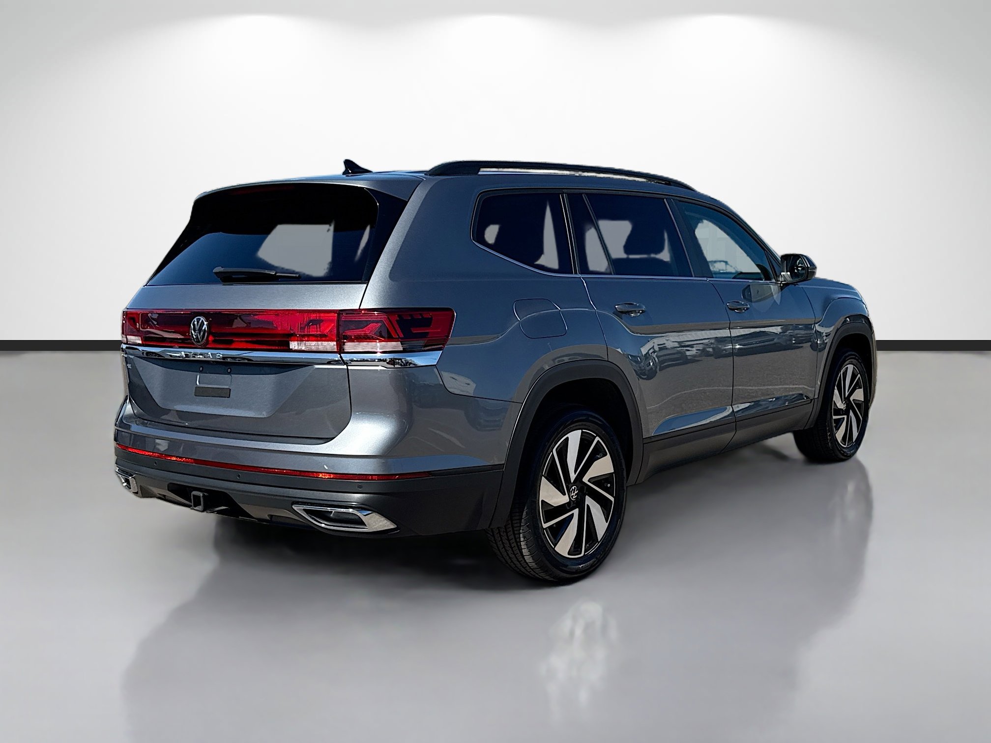 Used 2024 Volkswagen Atlas SE image 3