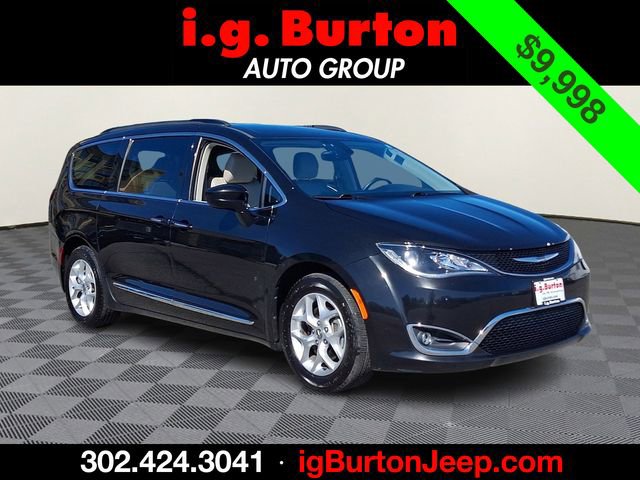 Used 2017 Chrysler Pacifica Touring-L w/ Tire & Wheel Group