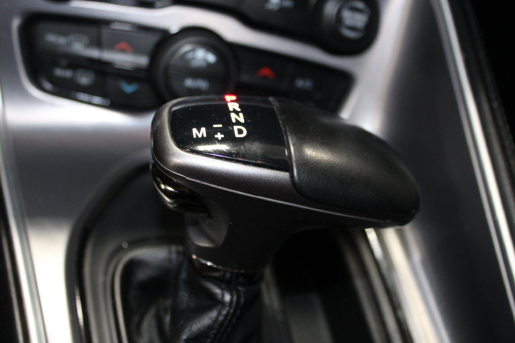 Used 2021 Dodge Challenger SXT RWD image 39