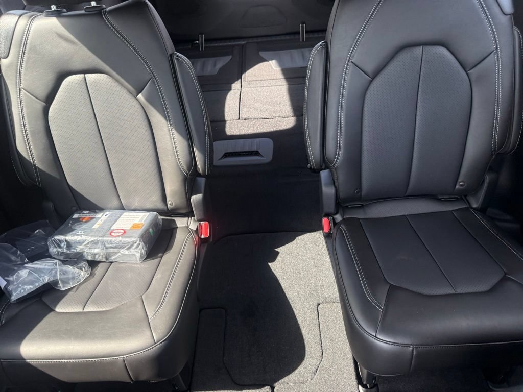 New 2027 Chrysler Pacifica Select FWD image 29