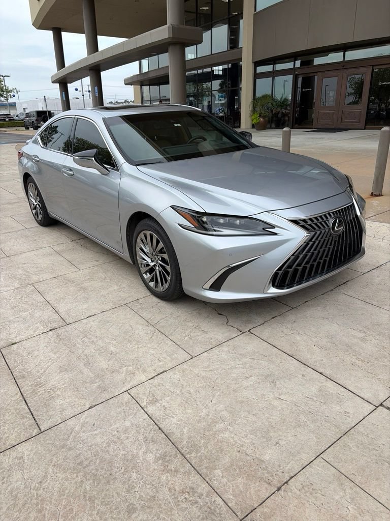 Used 2024 Lexus ES 300h Ultra Luxury w/ Accessory Package (Z2) FWD image 7