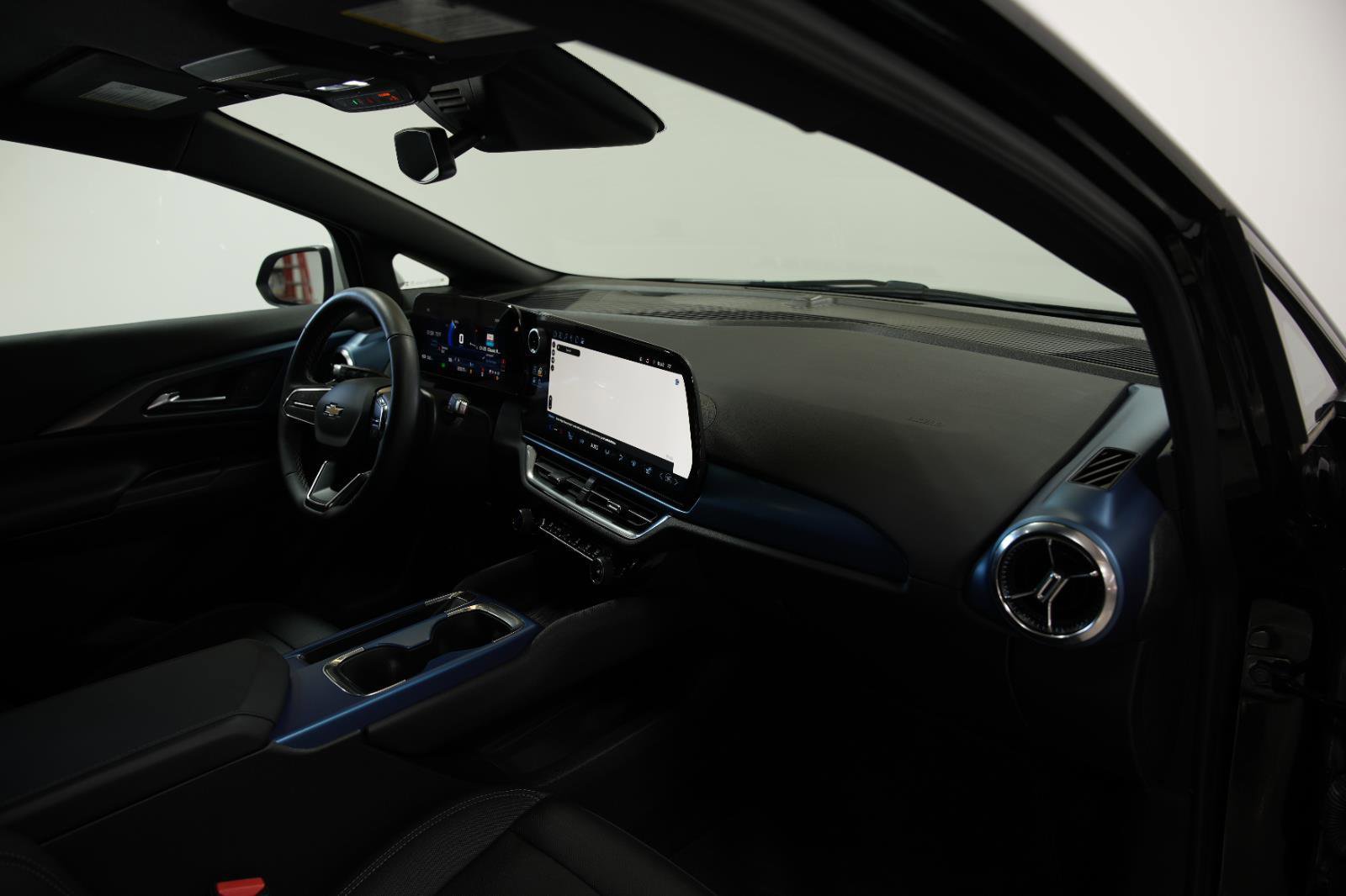 Used 2025 Chevrolet Equinox EV LT w/ Convenience Package image 17