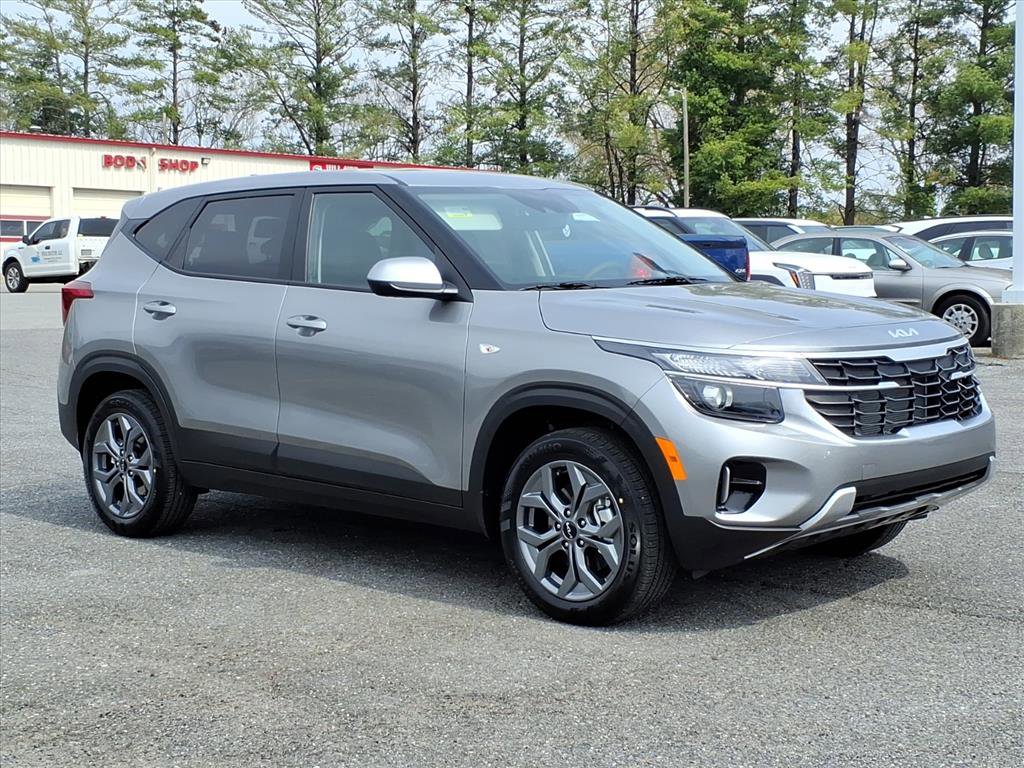 New 2026 Kia Seltos LX image 2