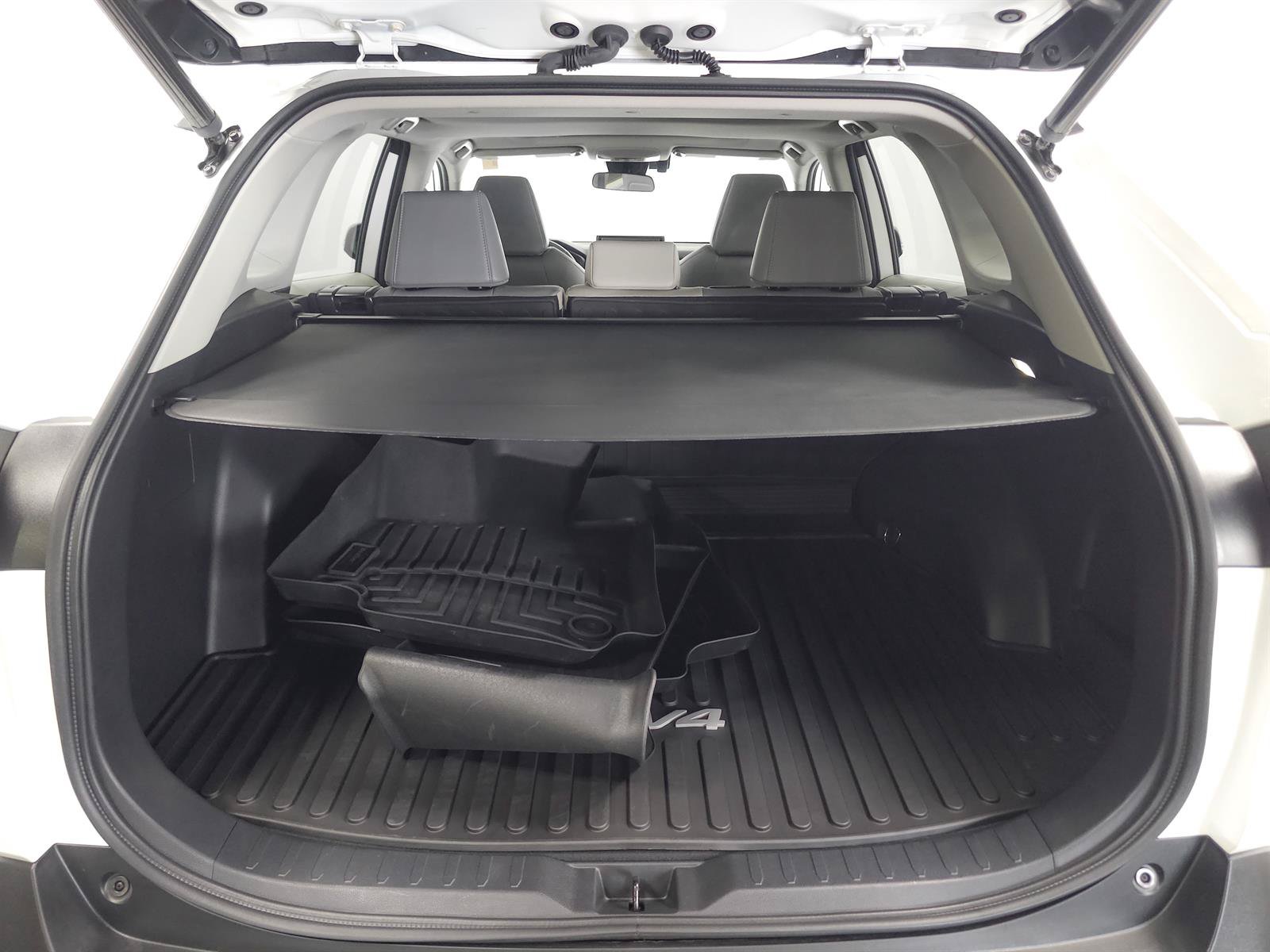 Certified 2022 Toyota RAV4 XLE Premium AWD/4WD image 13