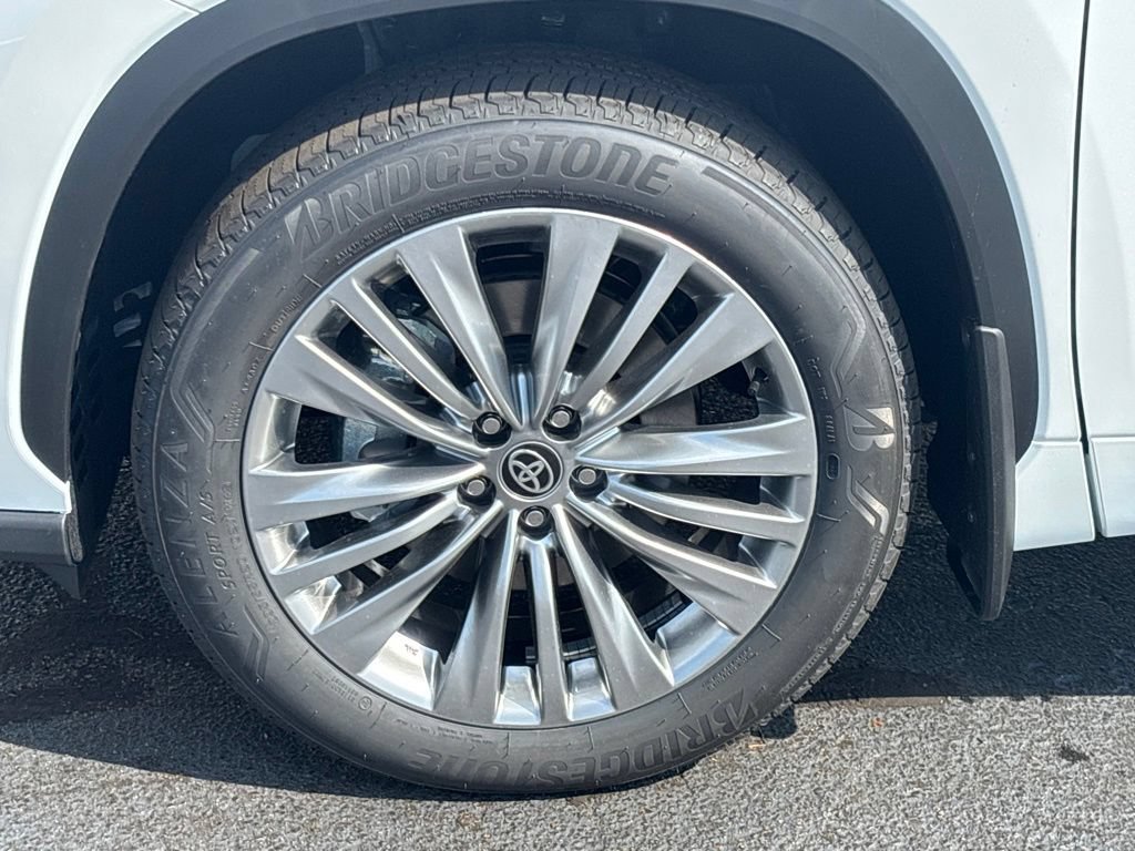 New 2026 Toyota Highlander Platinum AWD/4WD image 28