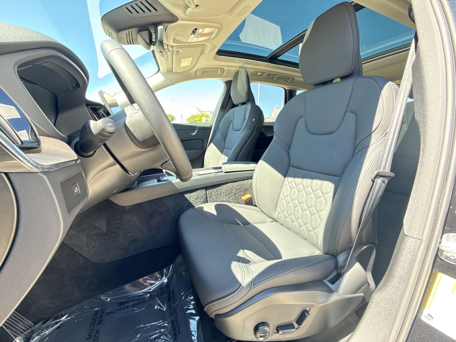 New 2026 Volvo XC60 B5 Plus w/ Protection Package Premier AWD/4WD image 13