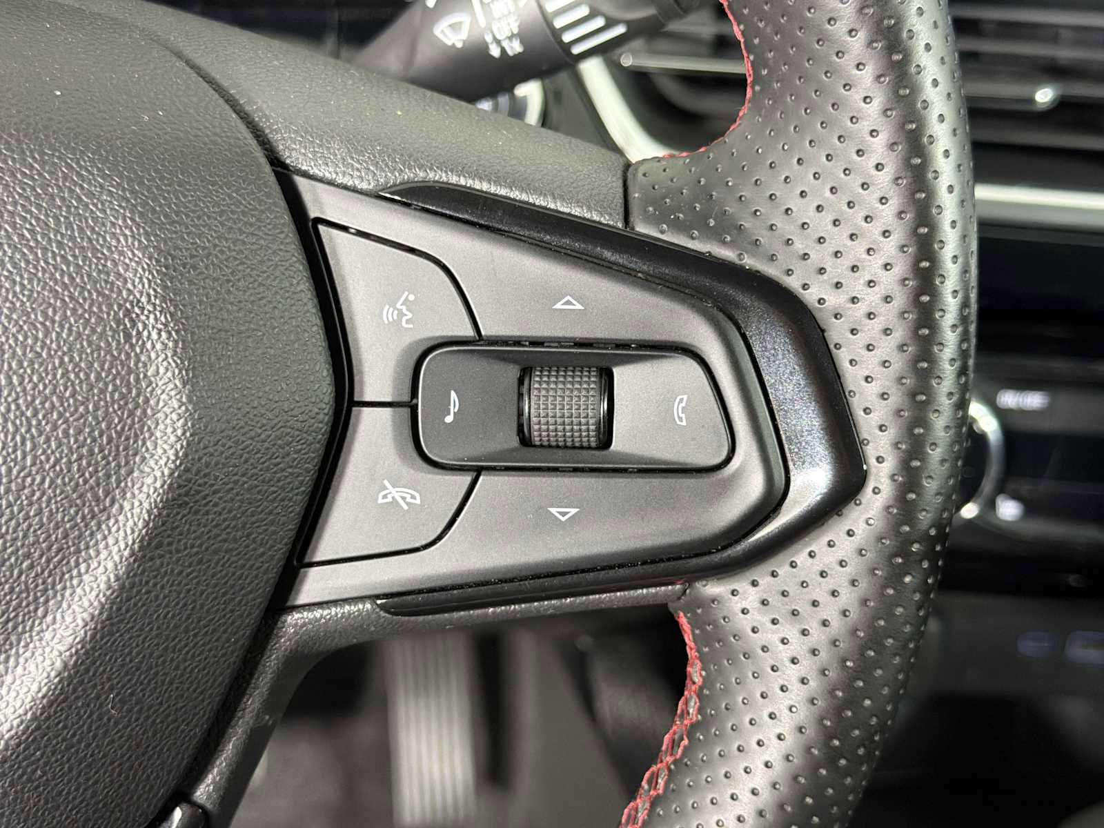 Used 2024 Chevrolet Trax RS image 24