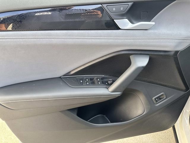 New 2026 Volkswagen Tiguan SE R-Line FWD image 11