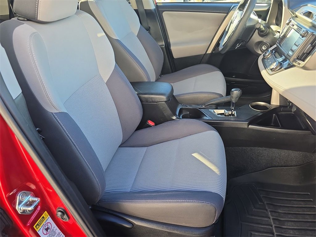 Used 2015 Toyota RAV4 XLE image 29