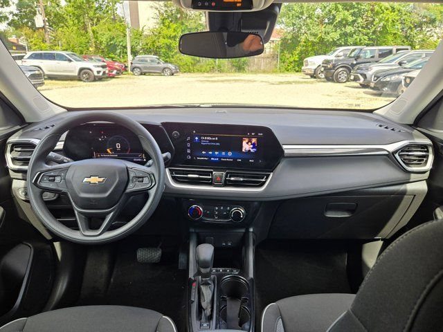 Used 2025 Chevrolet TrailBlazer LT AWD/4WD image 24