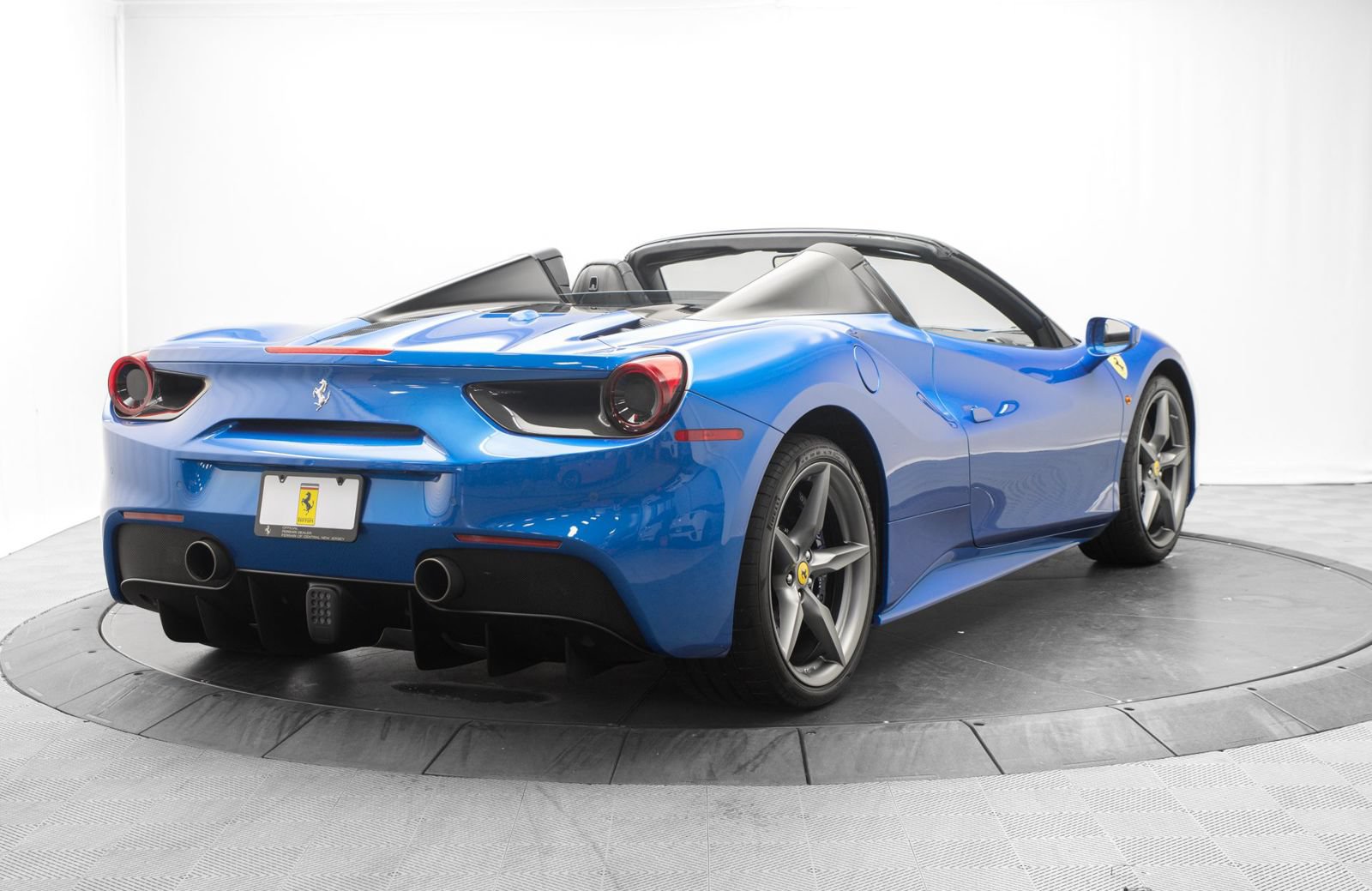 Used 2017 Ferrari 488 Spider RWD image 3
