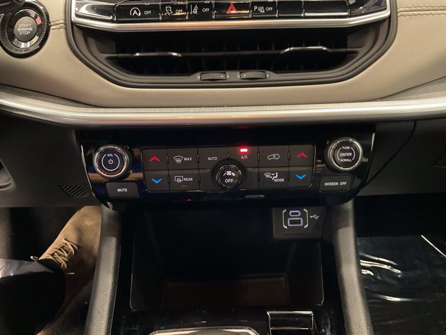 Used 2025 Jeep Compass Limited AWD/4WD image 20